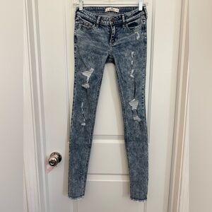 HOLLISTER low-rise super skinny destroyed jeans, Size 24